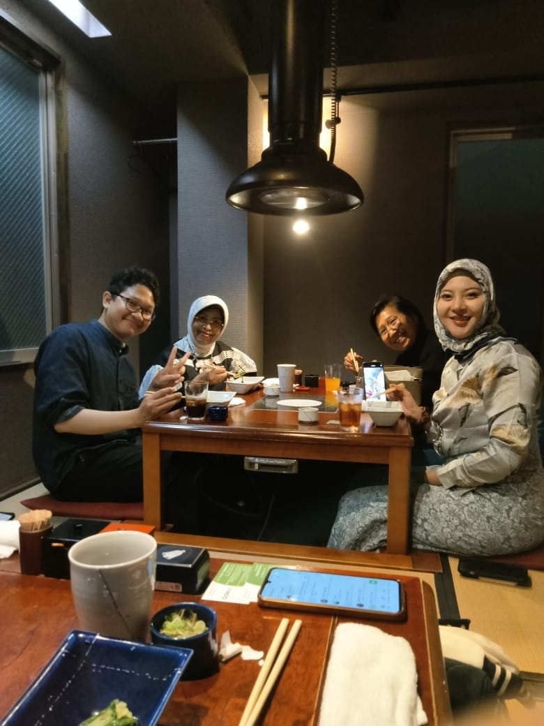 Saat Makan Malam Bersama Di Osaka Restoran Bebek Kamo Yang Sangat Lezat